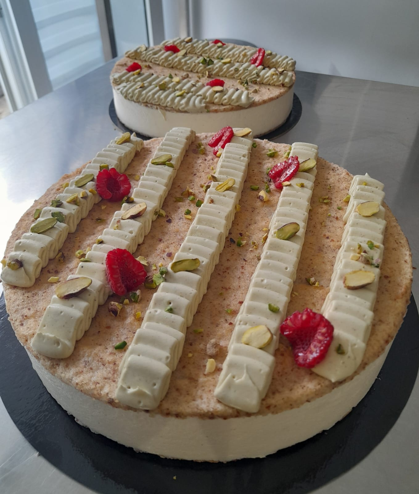 Mousse vanille, pistache framboise, pâtisserie de Le Temps d'un Dessert